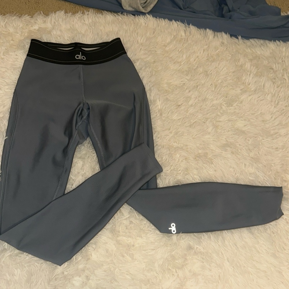 EUC alo leggings